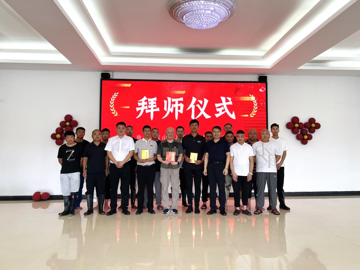 师徒携手 共奏高压水清洗新篇章